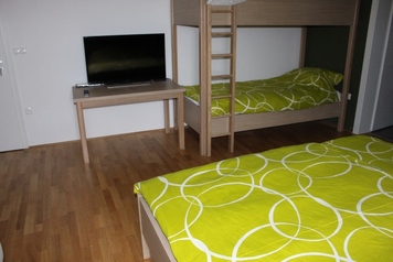 Hiša nasproti sonca – rooms and apartment, Črnomelj