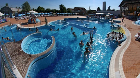 Laguna Open-Air Pool
