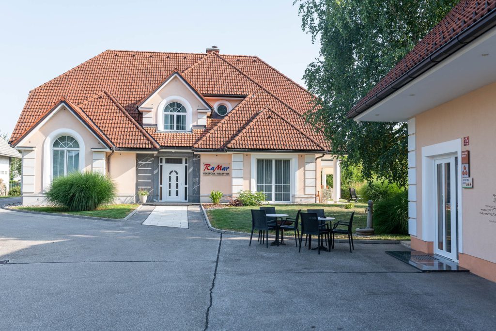 Apartmaji in prenočišča Ramar