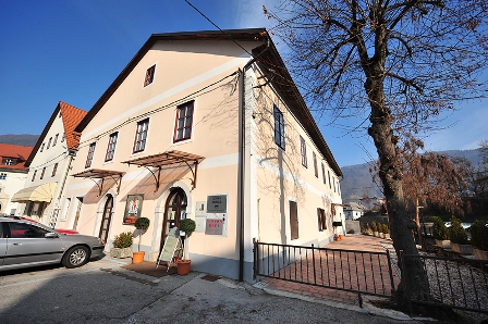 Apartma Na starem placu