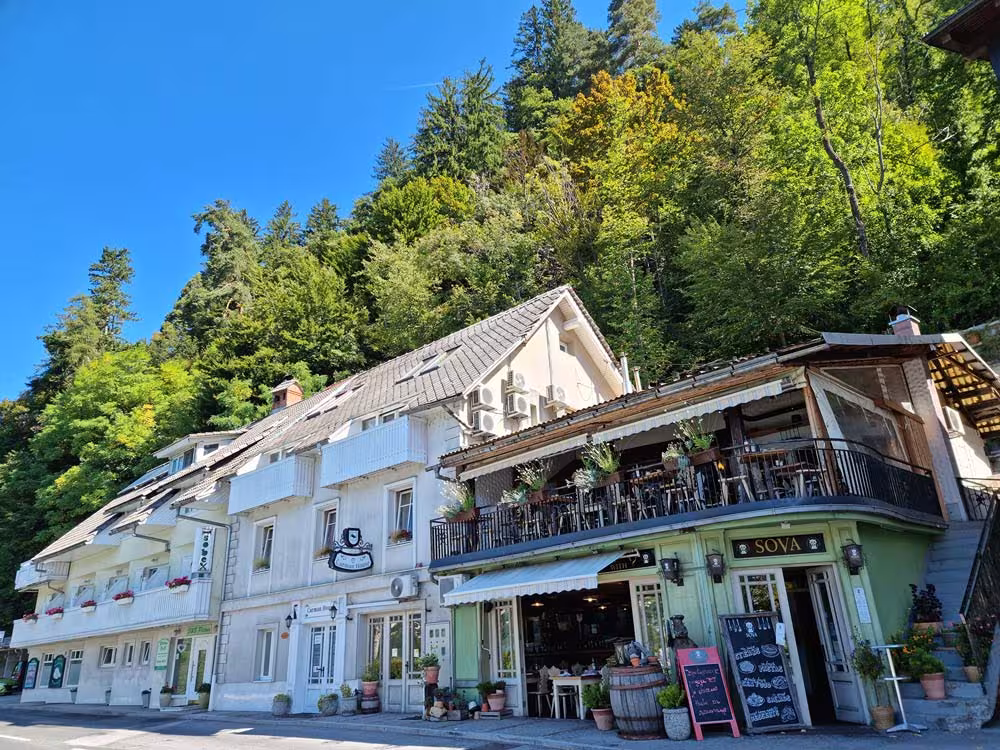 Čarman Guesthouse