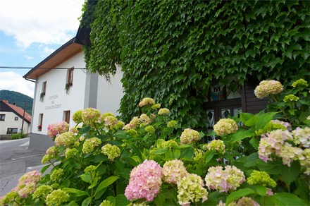 []Gostilna Zgornji Kirn[/][eng]Restaurant Zgornji Kirn[/eng][deu]Gasthaus Zgornji Kirn[/deu][itaTrattoria Zgornji Kirn][/ita]