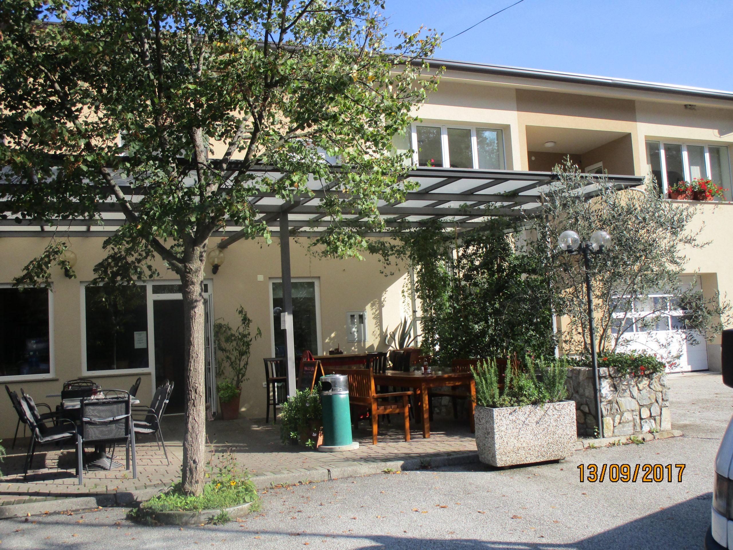 Tanja snack bar with a garden terrace